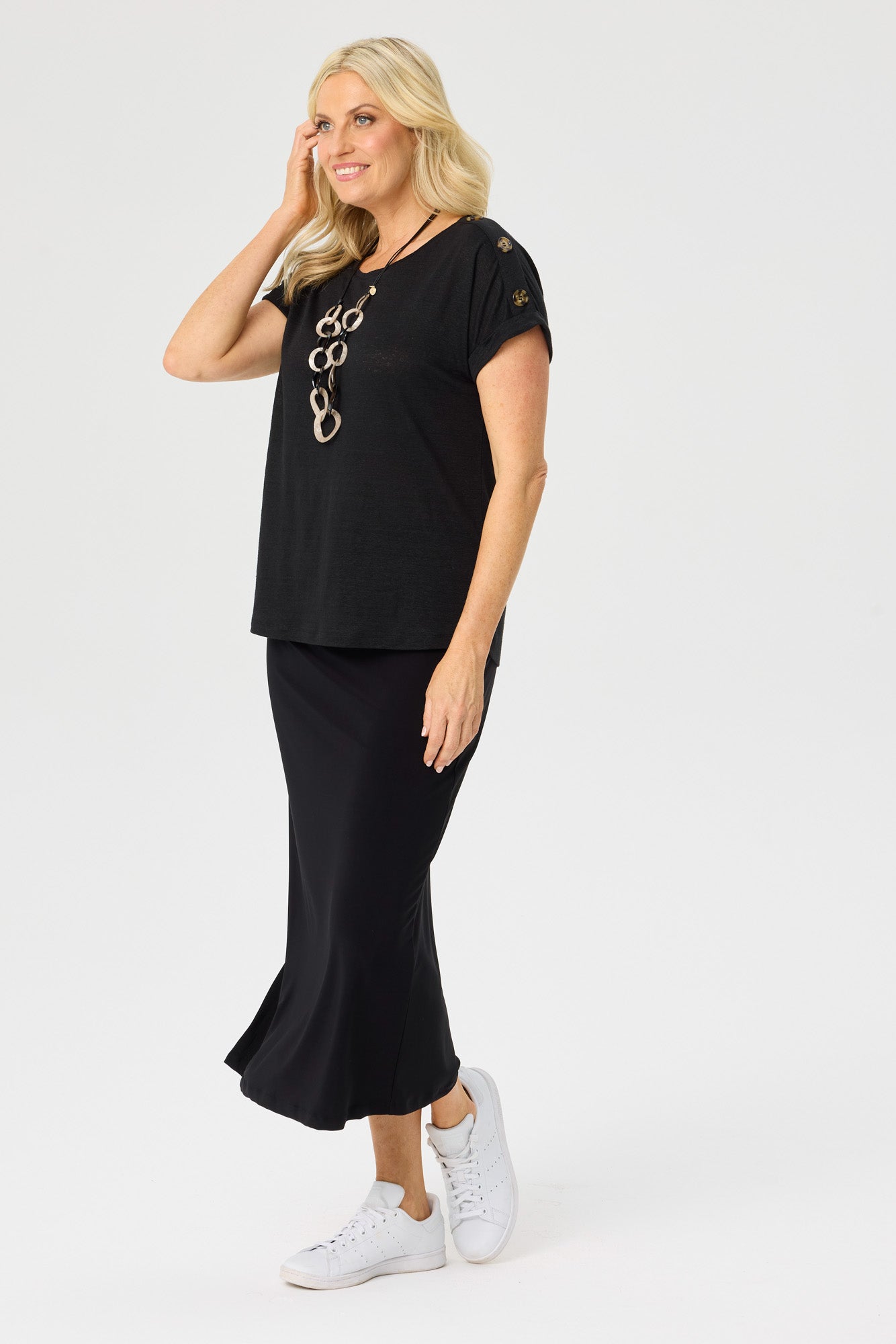 LIA LUXTON S/SLV BUTTON DETAIL TOP 3 LIA LUXTON S/SLV BUTTON DETAIL TOP