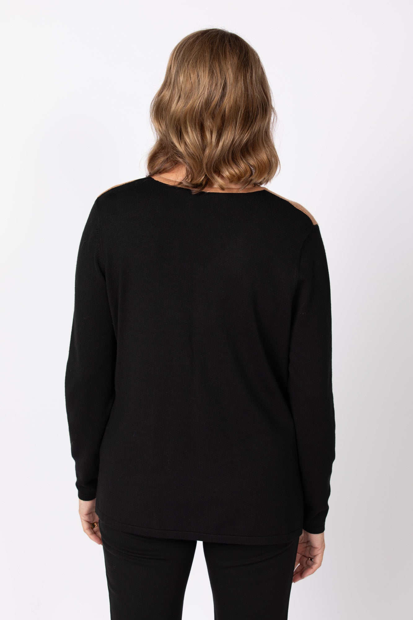 NERO V-NECK SWEATER 5 NERO V-NECK SWEATER